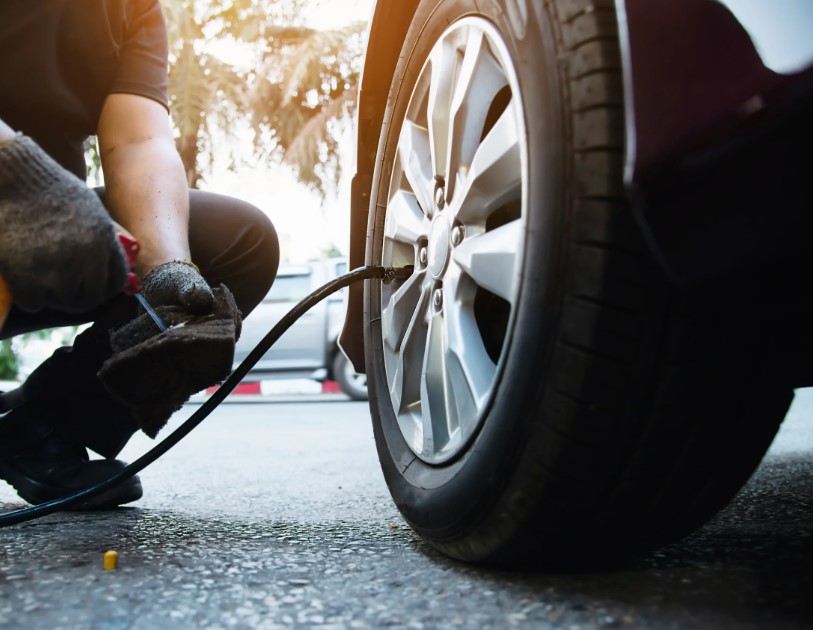 Bao lâu nên bơm lốp xe ô tô để tiết kiệm xăng và kéo dài tuổi thọ lốp