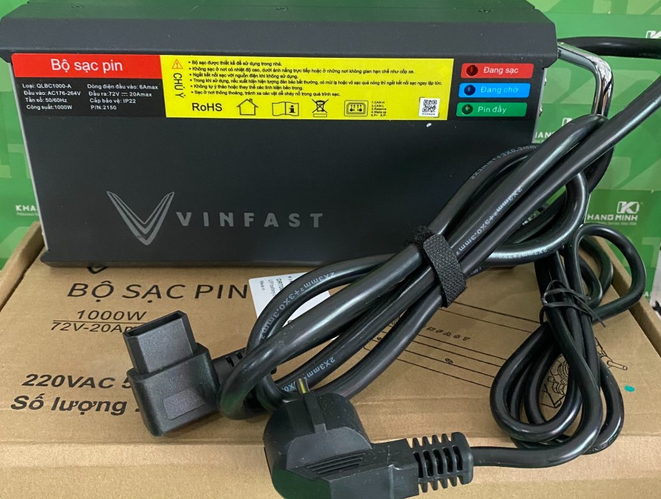 Bộ sạc xe máy điện VinFast có tự ngắt không