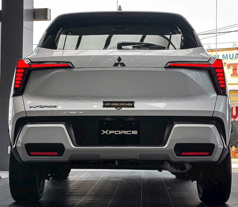 Cách mở nắp bình xăng xe Mitsubishi Xforce đúng chuẩn cho người mới