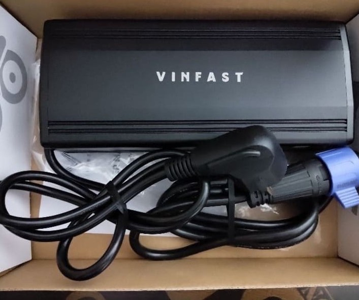 Giá bộ sạc xe máy điện VinFast Evo200 bao nhiêu tiền