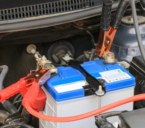 Kích bình ô tô bằng bình xe máy có được không