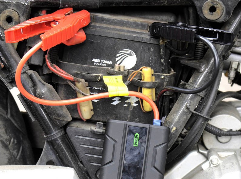 Kích bình ô tô bằng bình xe máy có được không