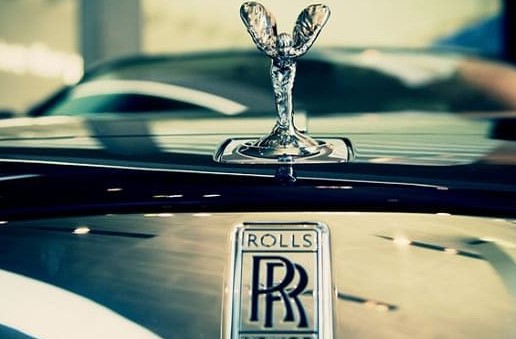Logo Rolls-Royce Là Gì? Ý Nghĩa Biểu Tượng Và Giá Trị Thương Hiệu Đẳng Cấp Thế Giới