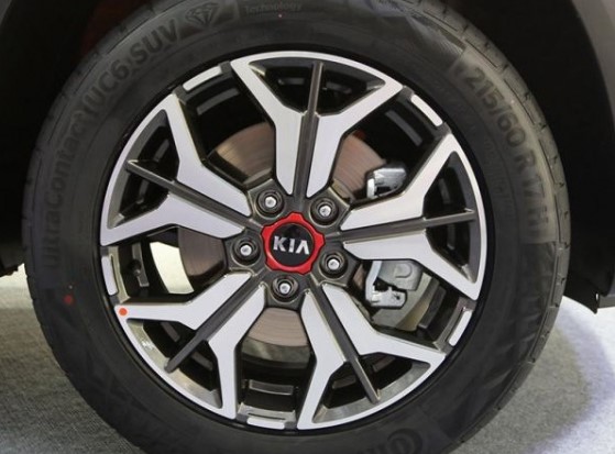 Lốp xe Kia Cerato bơm bao nhiêu kg là đúng chuẩn