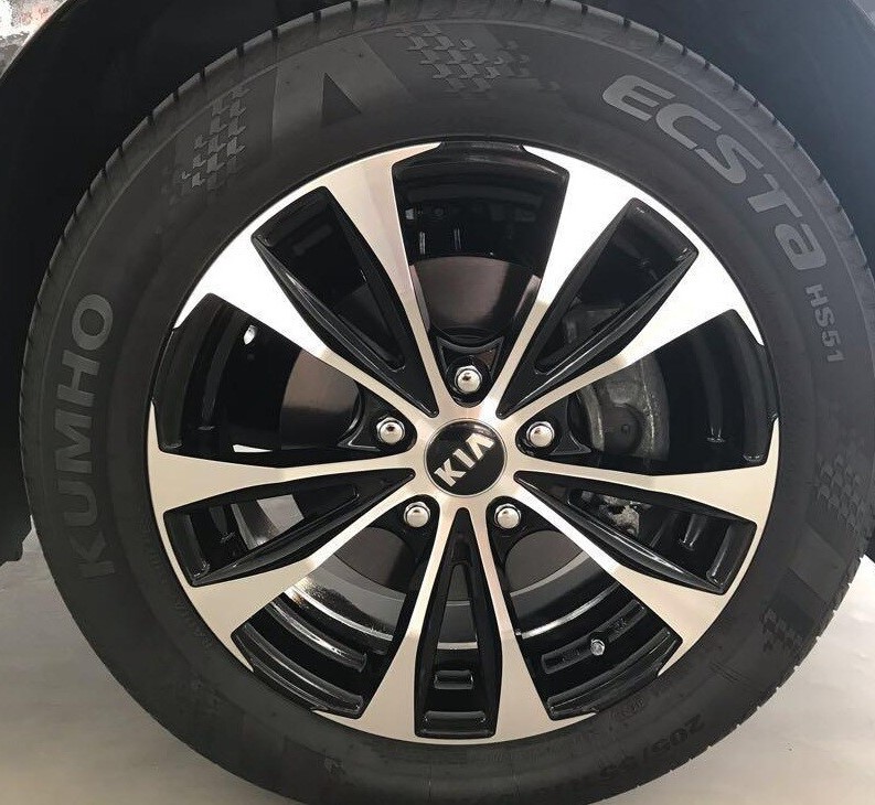 Lốp xe Kia Cerato bơm bao nhiêu kg là đúng chuẩn