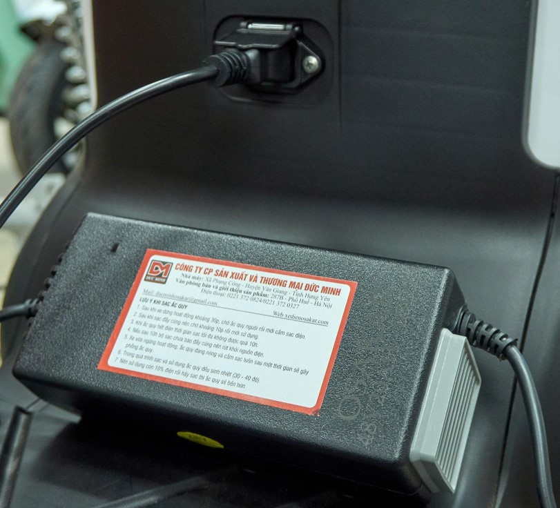 Sạc xe điện YADEA có tự ngắt không? Giải đáp để sạc an toàn và tránh chai pin