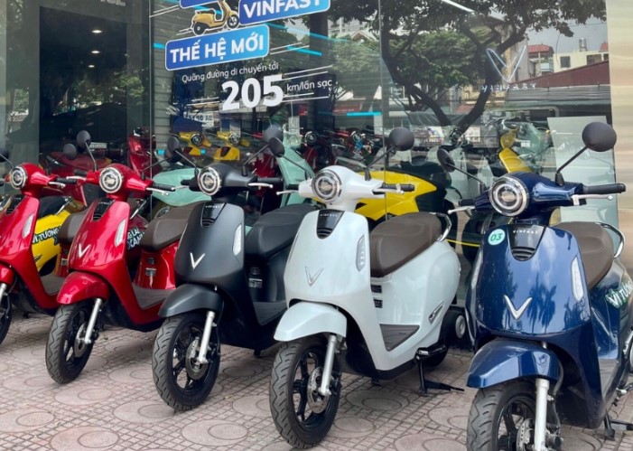 Sạc xe máy điện VinFast tại trạm mất bao lâu