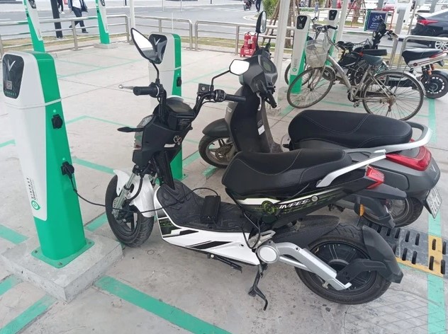 Sạc xe máy điện VinFast tại trạm mất bao nhiêu tiền