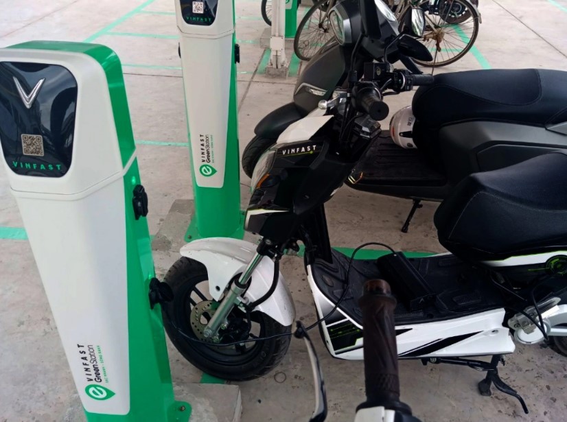 Sạc xe máy điện VinFast tại trạm mất bao nhiêu tiền