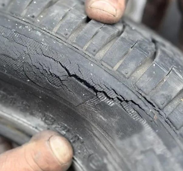 Tại sao vỏ xe bị nứt? Nguyên nhân, mức độ nguy hiểm và cách phòng tránh