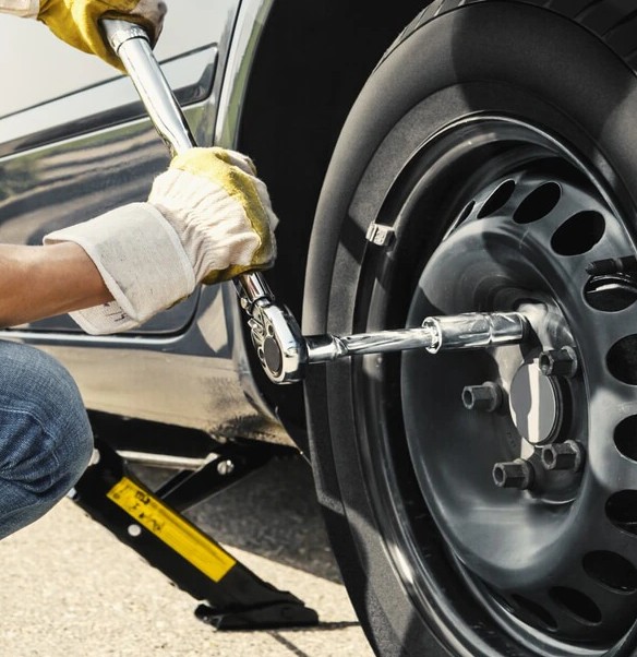 Thay lốp ô tô giá bao nhiêu? Bảng giá chi tiết, yếu tố ảnh hưởng và kinh nghiệm chọn lốp phù hợp