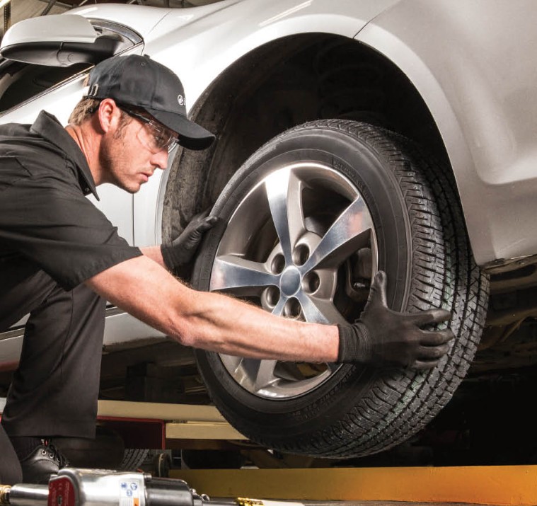 Thay lốp ô tô giá bao nhiêu? Bảng giá chi tiết, yếu tố ảnh hưởng và kinh nghiệm chọn lốp phù hợp