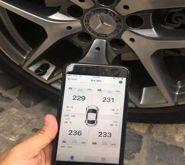 Vì sao cần thường xuyên theo dõi áp suất và bơm đủ áp suất cho lốp xe