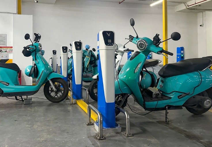 Xe máy điện báo bao nhiêu phần trăm pin thì nên sạc