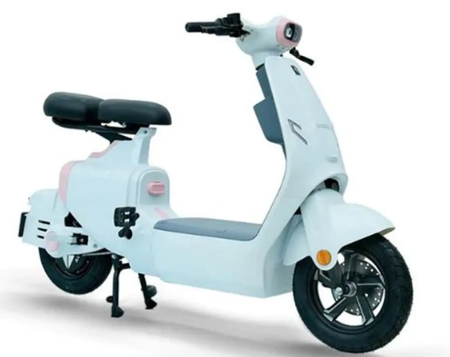 Xe máy điện báo bao nhiêu phần trăm pin thì nên sạc