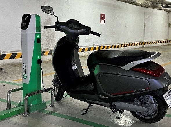 Xe máy điện VinFast nên sạc bao nhiêu phần trăm