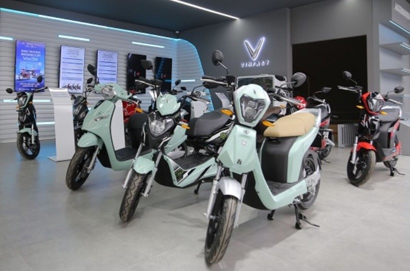 Xe máy điện VinFast sạc qua đêm có bị sao không
