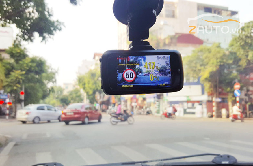 Camera hành trình ô tô có cảnh báo tốc độ