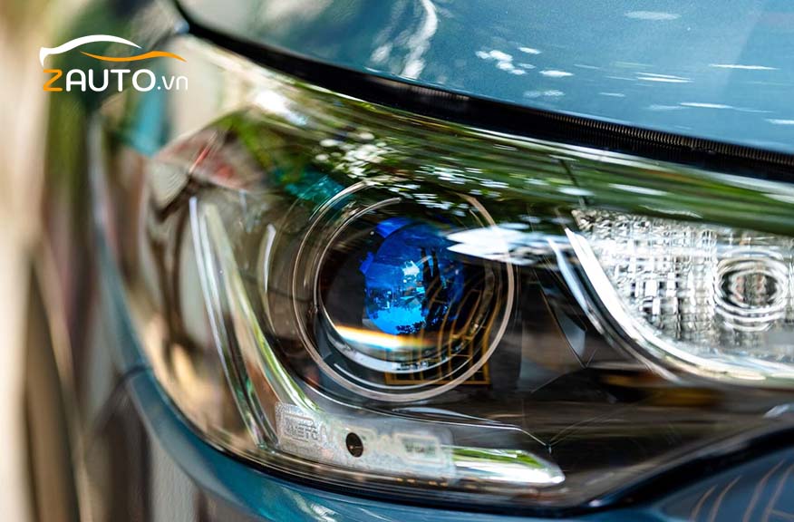 Thay đèn halogen bằng xenon xe ô tô uy tín chính hãng