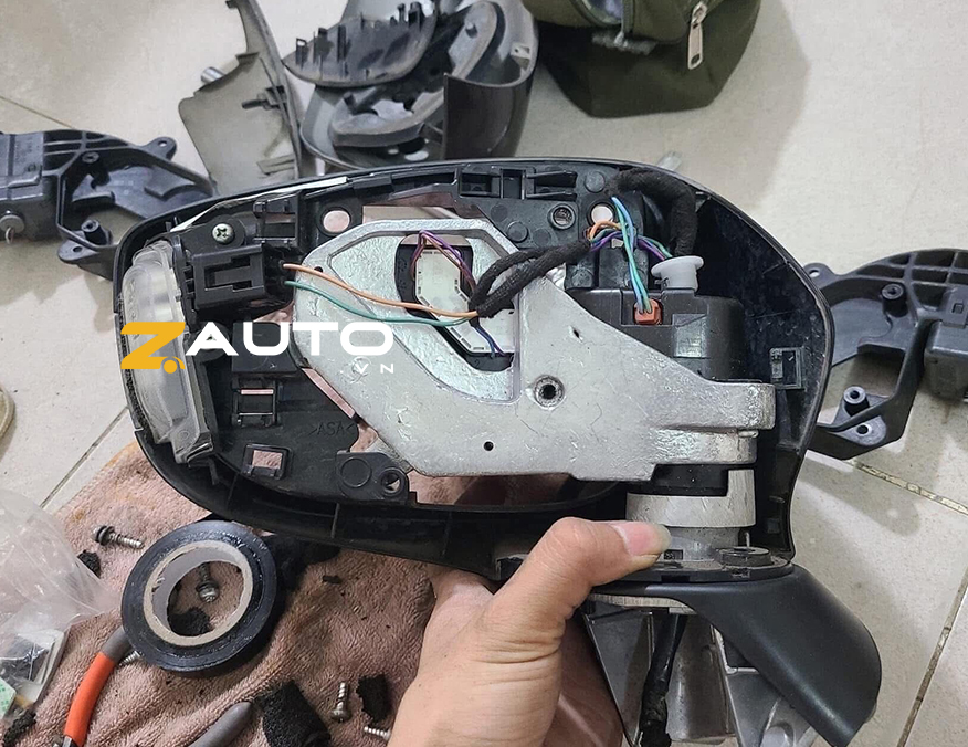 Độ gập gương lên xuống kính cho xe ô tô Toyota