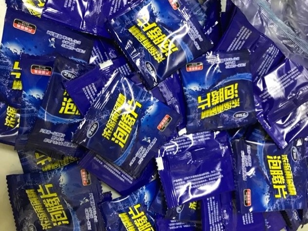 1 Viên sủi rửa kính xe ô tô hòa tan với 4 lít nước sạch - Ảnh 2