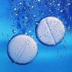 1 Viên sủi rửa kính xe ô tô hòa tan với 4 lít nước sạch