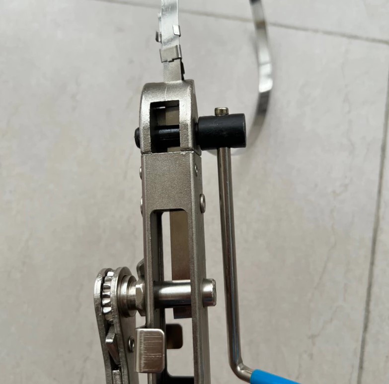 Đai Buộc Chụp Bụi Láp Loại Rút Có Khóa Gấp Thái Lai – Inox Chống Gỉ, Bền Chắc