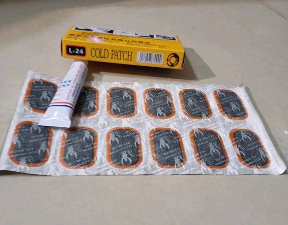 Hộp Miếng Vá Xe Máy, Xe Đạp 24 Miếng + 1 Lọ Keo – Bộ Vá Săm Tiện Dụng