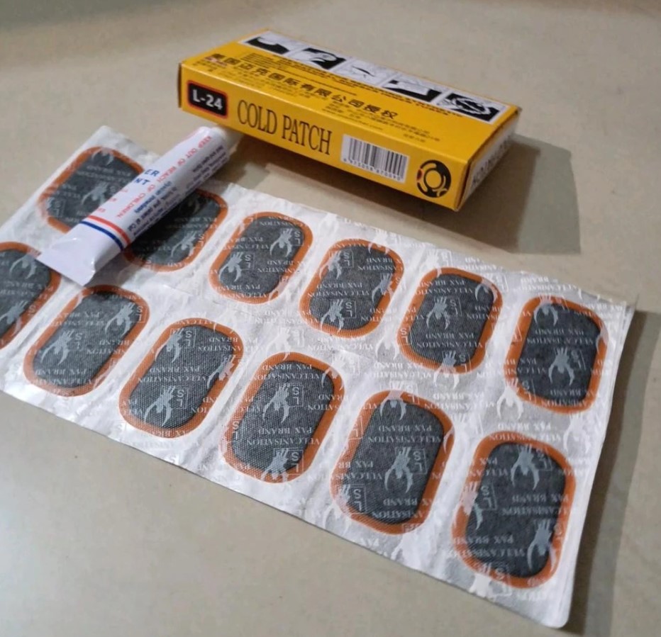 Hộp Miếng Vá Xe Máy, Xe Đạp 24 Miếng + 1 Lọ Keo – Bộ Vá Săm Tiện DụngHộp Miếng Vá Xe Máy, Xe Đạp 24 Miếng + 1 Lọ Keo – Bộ Vá Săm Tiện Dụng