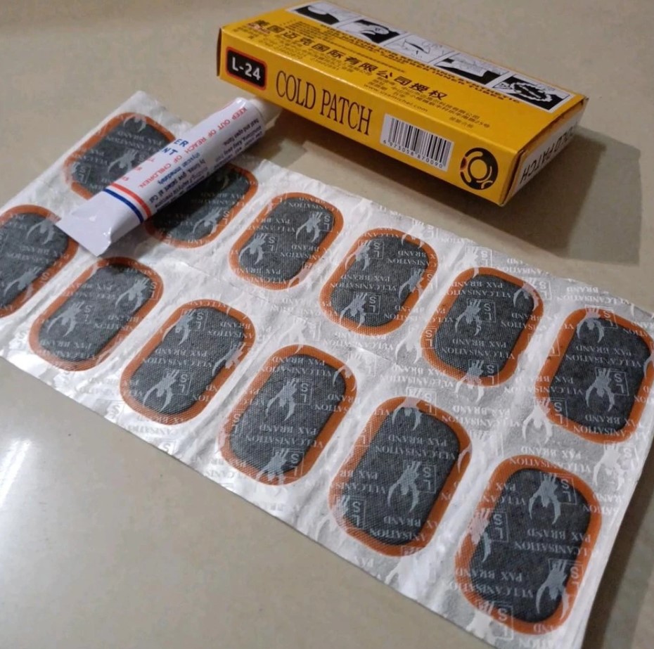 Hộp Miếng Vá Xe Máy, Xe Đạp 24 Miếng + 1 Lọ Keo – Bộ Vá Săm Tiện Dụng