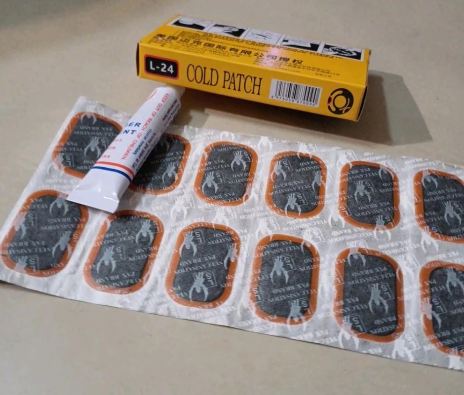 Hộp Miếng Vá Xe Máy, Xe Đạp 24 Miếng + 1 Lọ Keo – Bộ Vá Săm Tiện Dụng