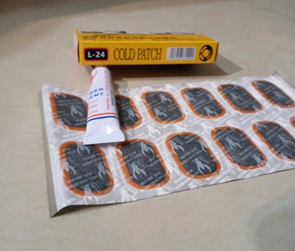 Hộp Miếng Vá Xe Máy, Xe Đạp 24 Miếng + 1 Lọ Keo – Bộ Vá Săm Tiện Dụng