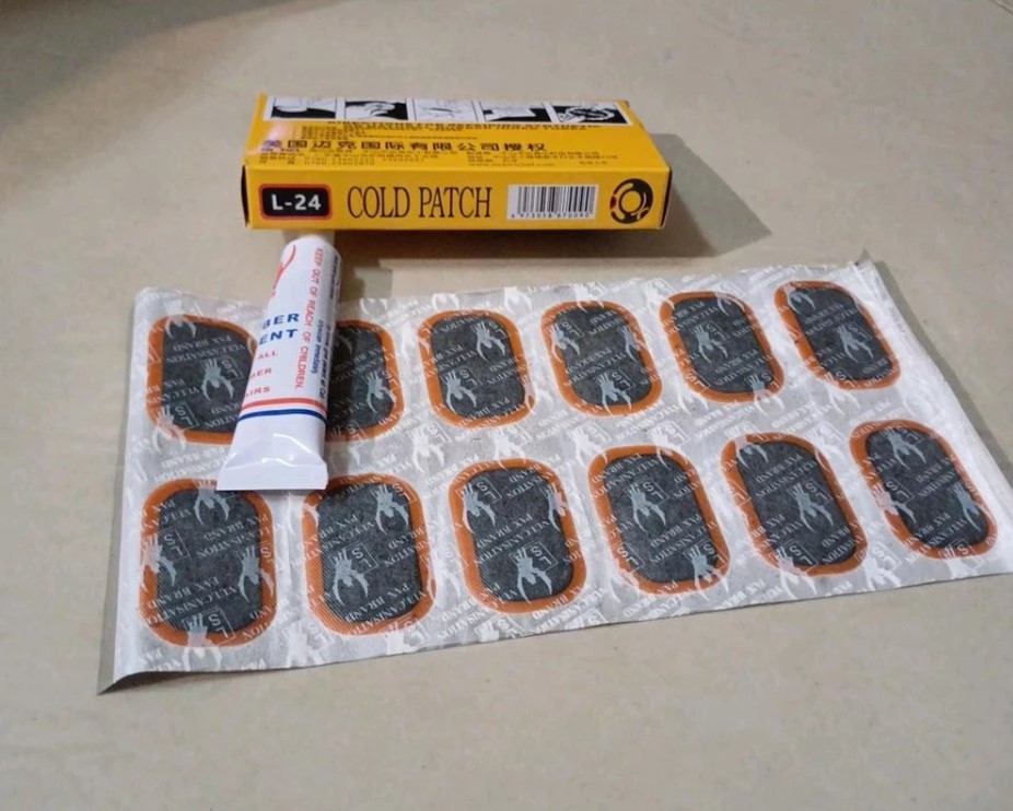 Hộp Miếng Vá Xe Máy, Xe Đạp 24 Miếng + 1 Lọ Keo – Bộ Vá Săm Tiện Dụng
