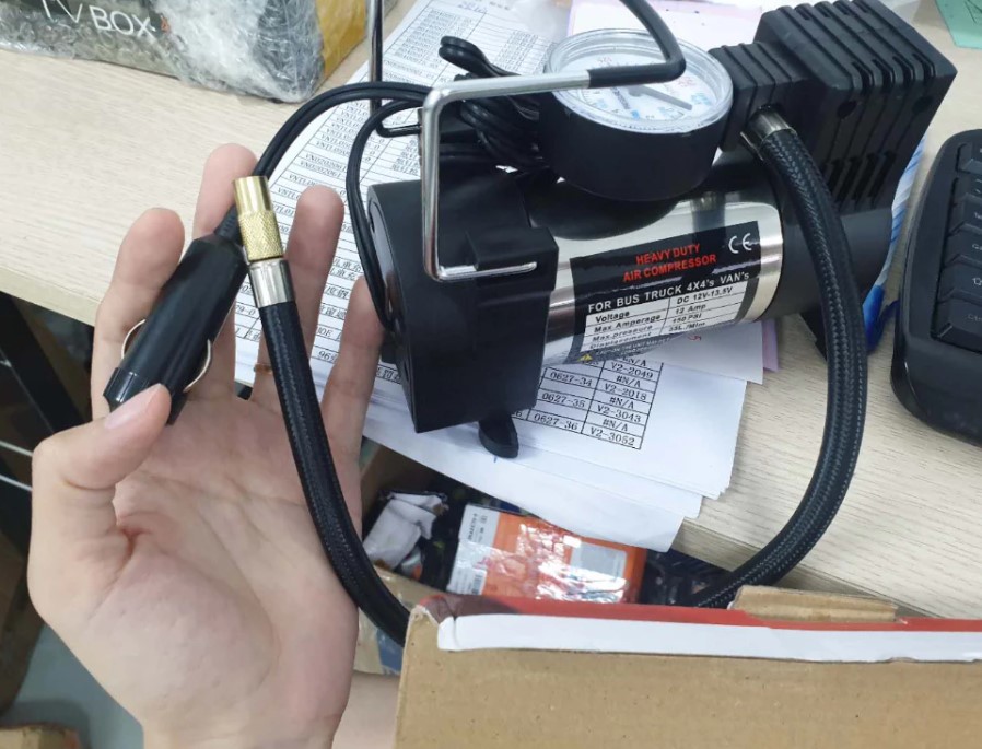 Máy Nén Khí Mini 12V Bơm Hơi Lốp Xe Máy, Xe Đạp Điện & Ô Tô