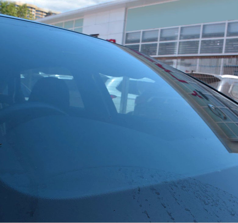 Nước Rửa Kính Ô Tô SUPER CLEAR – Sạch Bóng, Không Đóng Cặn, An Toàn Cho Mọi Dòng Xe Hơi