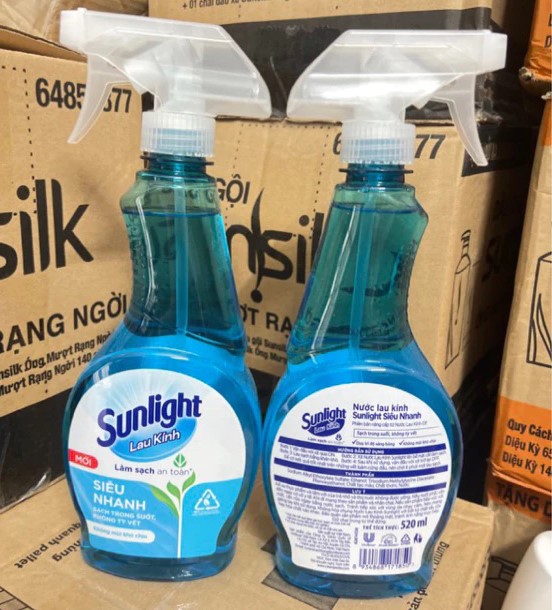 Nước Xịt Sunlight Lau Kính Siêu Nhanh Chai 520ML