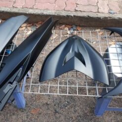 Sơn xịt đen bóng, đen nhám cao cấp – Bám dính cực tốt, màu đẹp bền lâu cho xe, cửa, tường