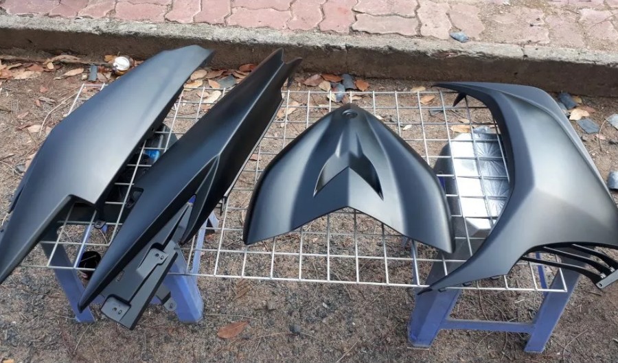 Sơn xịt đen bóng, đen nhám cao cấp – Bám dính cực tốt, màu đẹp bền lâu cho xe, cửa, tường