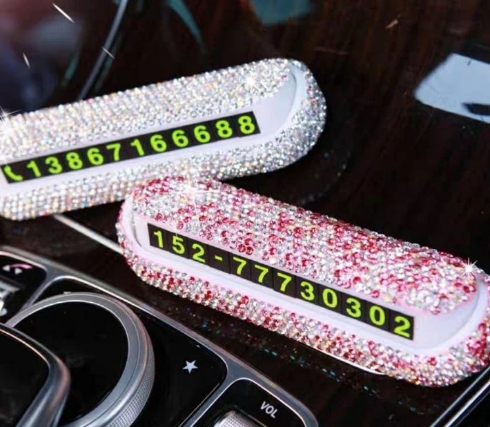 Bảng Gắn Số Điện Thoại Trên Taplo Ô Tô Đính Đá Nổi Bật, Văn Minh Khi Đỗ Xe