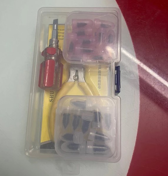 Bộ Dụng Cụ Vá Lốp Xe Nhỏ Gọn Cho Ô Tô Và Xe Máy Dễ Sử Dụng