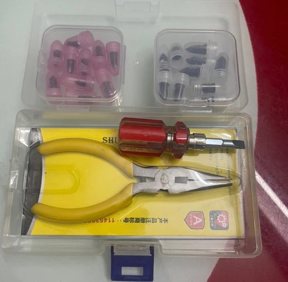 Bộ Dụng Cụ Vá Lốp Xe Nhỏ Gọn Cho Ô Tô Và Xe Máy Dễ Sử Dụng