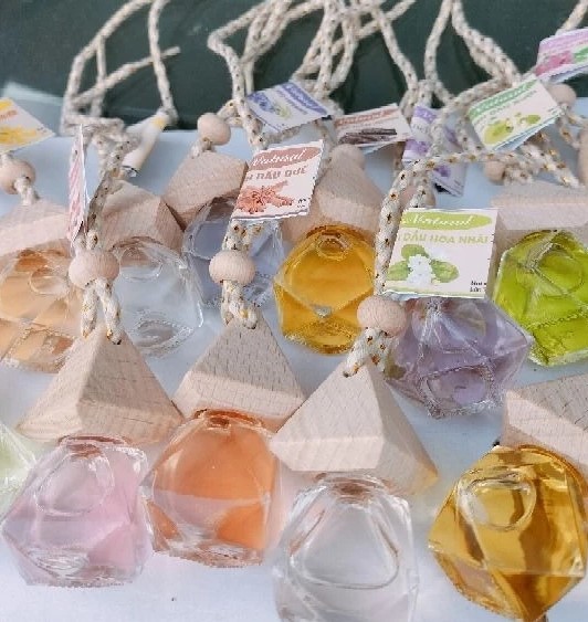 Bộ Sưu Tập Tinh Dầu Treo Xe Hơi Với 17 Mùi Hương Cực Chất