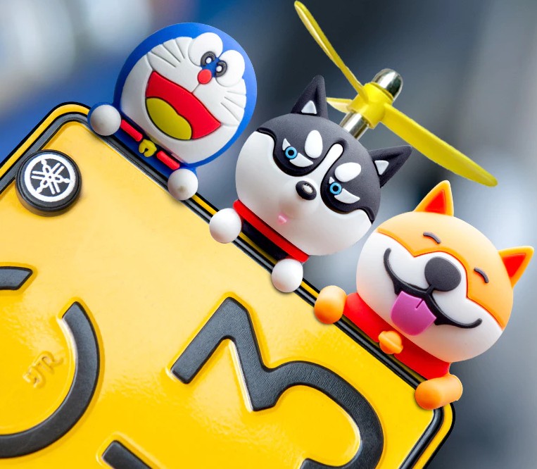 Búp Bê Mini Dễ Thương Trang Trí Biển Số Xe Hơi, Xe Máy, Điện Thoại, Màn Hình Máy Tính, Tai Gương, Góc Bàn