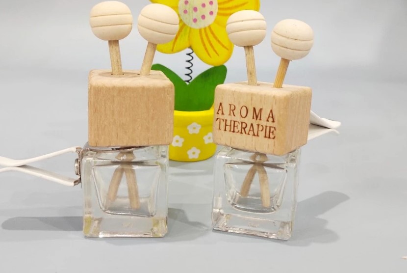 Chai Vỏ Lọ Đựng Tinh Dầu Kẹp Cài Xe Vuông, Bộ Khuếch Tán & Lọ Đựng Cao Cấp (8 Mẫu) 8ml / 10ml