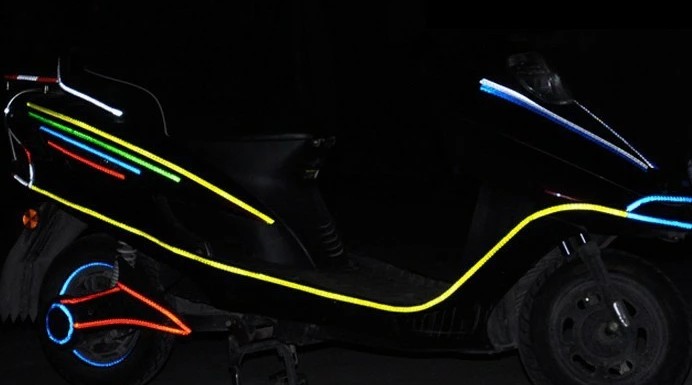 Cuộn Decal Phản Quang Dán Viền Xe, Tem Chỉ Phản Quang Bản 1cm × Dài 8 Mét
