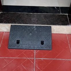 Dốc Bục Dắt Xe Máy, Ô Tô Lên Xuống 50x49x19cm, Nhựa PVC Cứng Chịu Lực Cao