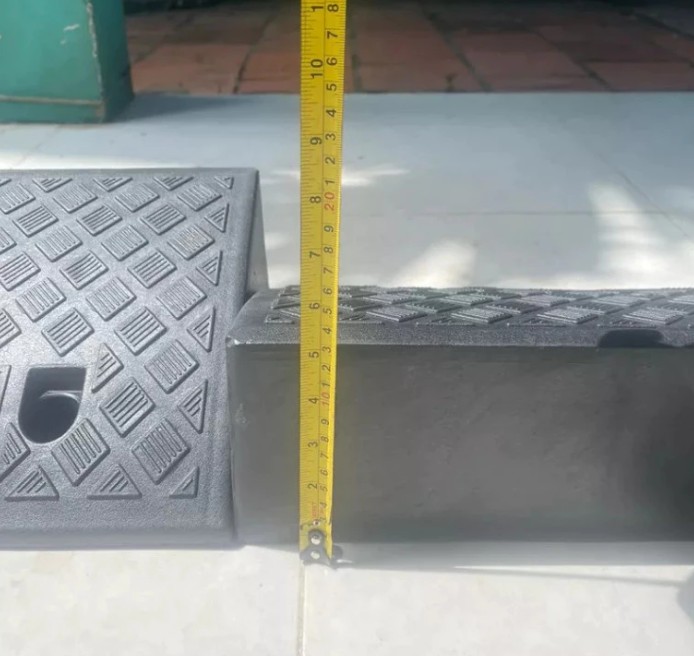 Dốc Bục Lên Xuống Đa Năng Bằng Nhựa PVC, Cầu Dắt Xe Ô Tô, Xe Máy, Xe Đạp Chống Trượt