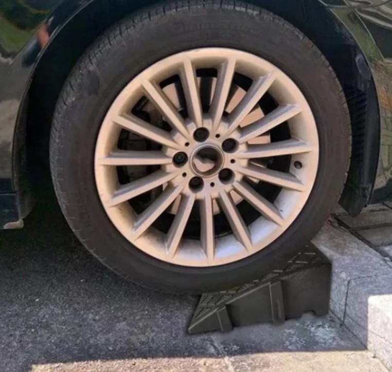 Dốc Bục Lên Xuống Xe Bằng Nhựa PVC, Cao Từ 3cm Đến 17cm, An Toàn & Tiện Lợi