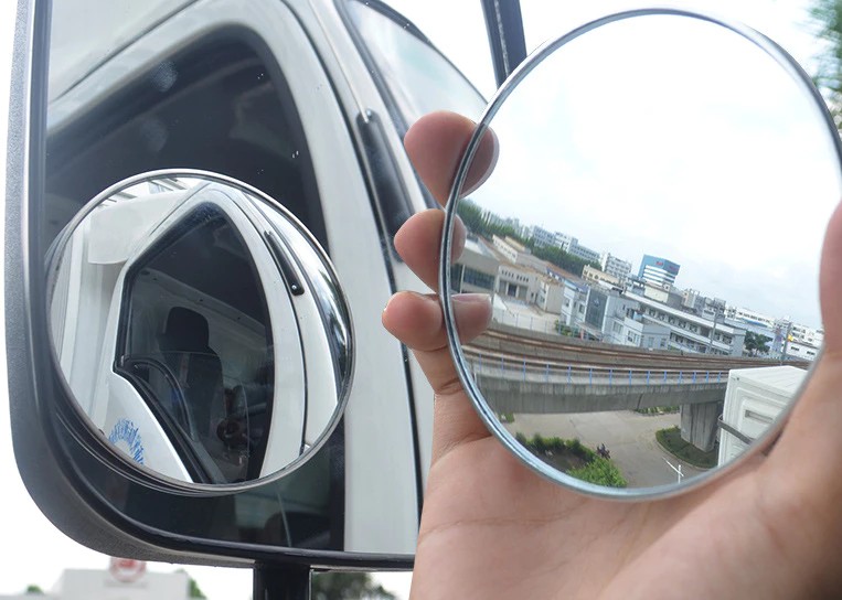 Gương Cầu Lồi Mini Xóa Điểm Mù Gắn Kính Ô Tô, Nhỏ Gọn Nhưng An Toàn