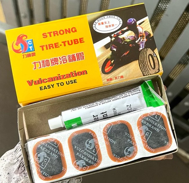 Hộp Vá Xe Đạp Xe Máy Tiện Dụng (48 Miếng / 24 Miếng) Kèm Keo Dán Chuyên Dụng